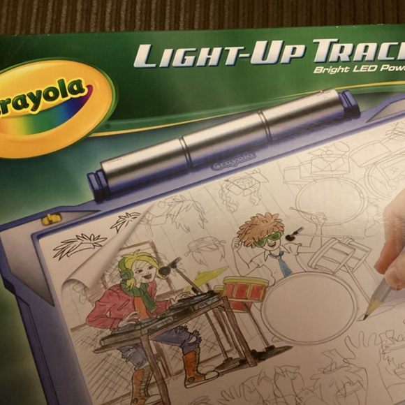 CRAYOLA Brand New Light Up Tracing Pad Bright LED, Ultra Thin Tablet - Picture 8 of 9
